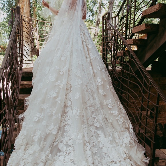 Ines Di Santo Sylvie Wedding Ballgown with matching veil - Picture 4 of 4